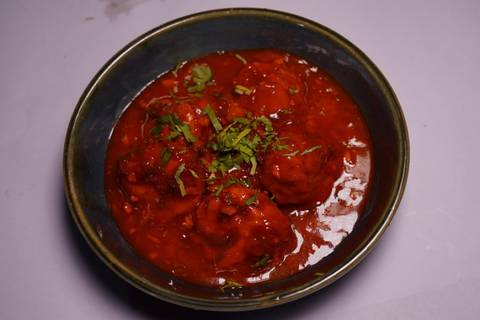 Chicken Gravy Momos [6 Pieces]